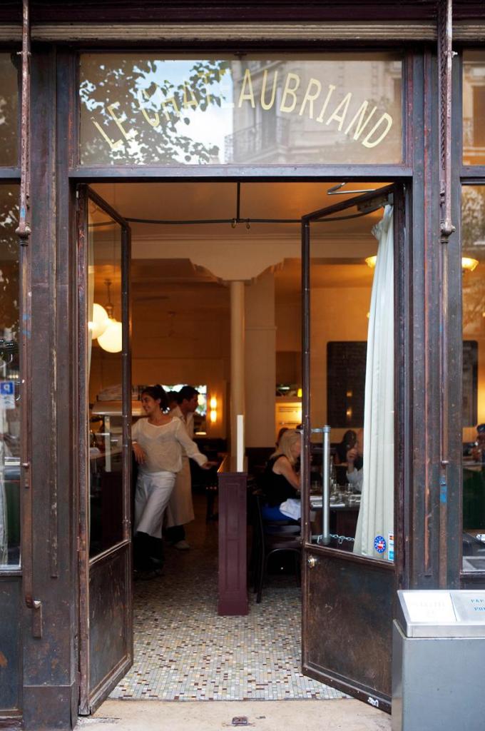World Traveller Ahlem Manai Platt The Art of Travel Le Chateaubriand restaurant Paris