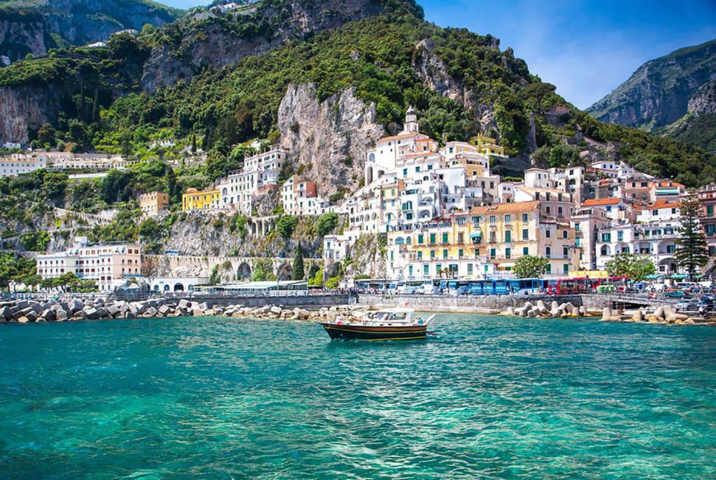 World Traveller Nazanin Rose Matin The Art of Travel Amalfi Coast Italy